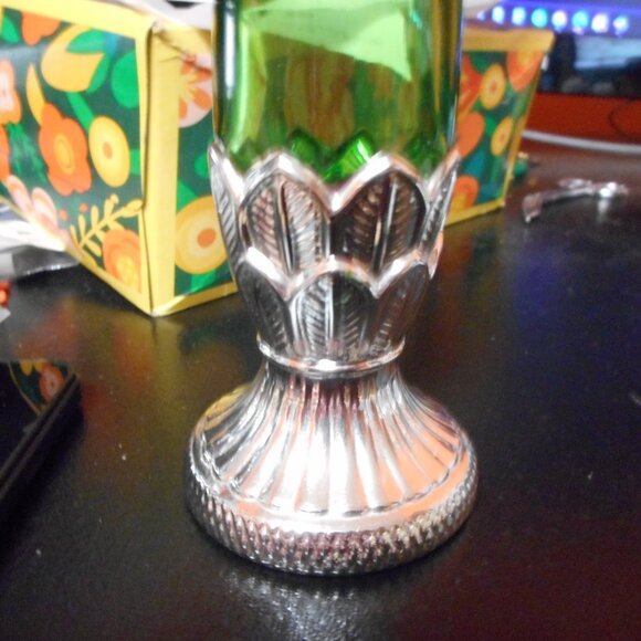 AVON ... BUD VASE ... green glass with silver bottom - Picture 5 of 5